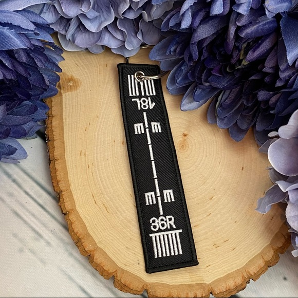 Aviator Runway 18L/36R Keychain Luggage Tag - Picture 6 of 10